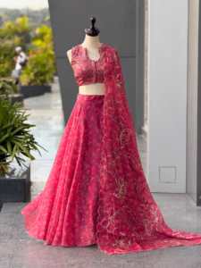 Conjunto de lehenga, blusa y dupatta de diseñador para fiesta, con estampado digital y bordado de lentejuelas, completamente cosido y listo para usar. - Product Image 4