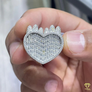 Anillo de compromiso y fiesta estilo hip-hop con moissanita en forma de corazón, color D, VVS, certificado IGI, plata de ley 925, chapado en rodio y oro de 14K - Product Image 1