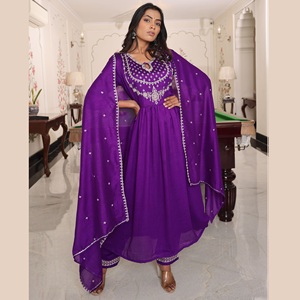 Ensemble Kurti pour femme très demandé, couleur violette, manches 3/4, en soie douce, entièrement cousu, pour occasions régulières et festives - Product Image 1