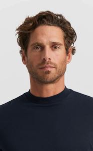 T-shirt ajusté bleu marine pour homme, col rond, manches courtes, coupe classique parfaite, idéal pour un look décontracté et élégant au quotidien. - Product Image 4