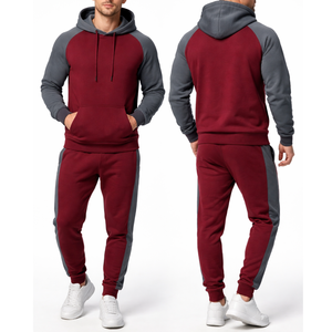 Survêtement bordeaux pour homme en gros avec empiècements gris sur les jambes |   Ensemble deux pièces : sweat à capuche à manches raglan et pantalon assorti à rayures latérales - Product Image 3