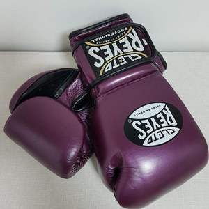 Guantes de Boxeo Profesionales Cleto Reyes Hechos a Medida - Cuero Vacuno Auténtico de Alta Calidad, con Cordones, Antideslizantes y que Absorben la Humedad - Product Image 6