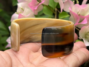 Brazalete de cuerno de búfalo real Pulsera de estilo tribal hecha a mano Accesorio de joyería de material natural con acabado pulido por FWE - Product Image 6