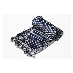 Écharpe Jacquard de Luxe Izzu International pour Femme, Châle Pashmina Épais, Carré Moyen, Traditionnel, Numérique, Séchage Rapide, Durable - Product Image 1