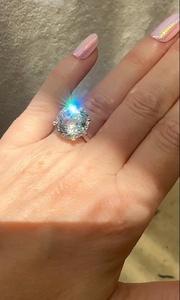 Anillo de Moissanita de 4.01CT con Corte Redondo Estilo Diamante de Mina Antigua y Halo Oculto, de Plata 925 Original, Regalo Fino para Fiesta o Compromiso - Product Image 3