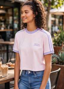 เสื้อยืดครอปสีชมพูสไตล์สปอร์ตสำหรับผู้หญิงสำหรับฤดูร้อน พร้อมแถบสีลาเวนเดอร์ คอกลม - Product Image 5