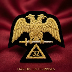 งานปักมือด้วยลวดทองคำแท่ง ตราสัญลักษณ์นกอินทรีสองหัว ระดับ 32 ของสมาคมเมสัน  ตราประดับเครื่องแบบทำมือ  ผู้ผลิตป้ายตราสัญลักษณ์แบบกำหนดเอง - Product Image 1