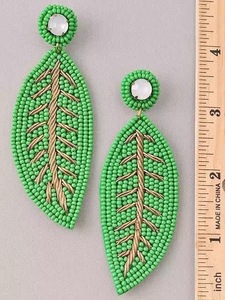 Pendientes Clásicos Hechos a Mano con Cuentas de Hoja Verde y Cristal para Mujer, Joyería de Boda - Product Image 1