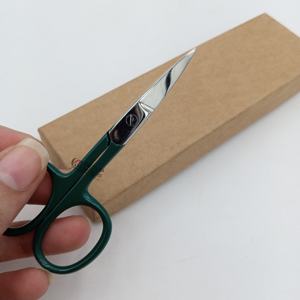 กรรไกรตัดคิ้วขนาดเล็กคุณภาพสูง สีเขียวเคลลี่เคลือบผง ใบมีดตรงคม ผลิตจากสแตนเลสสตีล รับทำโลโก้ตามสั่ง อุปกรณ์เสริมความงาม - Product Image 2