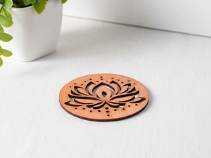 Posavasos de Madera Maciza con Corte Láser de Flor de Loto, Hecho a Mano, Resistente al Calor, Protector de Mesa para Bebidas, Tazas de Café y Té - Product Image 2