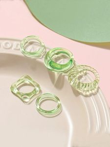 Brazalete de Resina de Lujo con Artesanía Artística Hecha a Mano para Mujer, Brazalete de Resina Abstracta Hecho a Mano con Estilo Moderno - Product Image 3