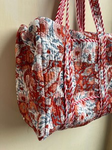 Sac à bandoulière zippé écologique tendance, fait main, matelassé, imprimé, élégant et unique - Product Image 3