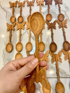 Cuchara de madera con forma de mariposa, fabricada en Vietnam, material de madera natural para cocinar, servir y usar en la cocina, con grabado de logotipo personalizado. - Product Image 4