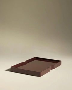 Plateau de service festonné minimaliste en laque premium - Plateau décoratif laqué brun terreux pour table basse et décoration intérieure - Product Image 2