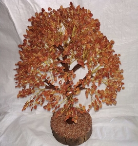 Árbol de bonsái de piedras preciosas envueltas en alambre rojizo-naranja árbol de energía de cristal hecho a mano para decoración de hogar y oficina Feng Shui India - Product Image 1