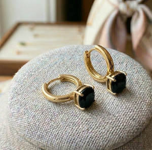 ต่างหูห้อยทรงหยดน้ำประดับออนิกซ์สีดำทรงคุชชั่นคัท ดีไซน์หรูหรา ความยาว 4 นิ้ว ขนาดหิน 10 มม. เงินแท้ 925 ชุบทอง 18K เหมาะสำหรับงานปาร์ตี้ - Product Image 1