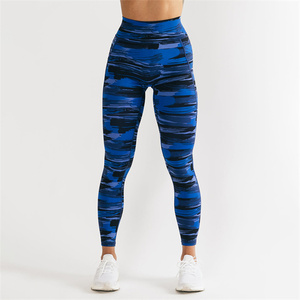 Leggings de sport taille haute pour femmes, design vintage drapeau américain imprimé par sublimation noire personnalisée - Product Image 4