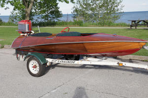 Bateau de course à moteur hors-bord classique en bois Switzer Craft Bullet de 16 pieds, construit sur mesure, pour le sport et les loisirs - Product Image 2