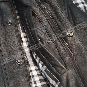 Chaleco de cuero genuino para motociclistas para hombre con un estilo clásico distintivo que ofrece una construcción robusta y un ajuste cómodo para la conducción. - Product Image 4