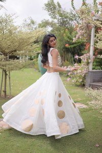 Conjunto Premium de Lehenga Choli de Seda Romana India con Blusa de Encaje con Espejos, Ropa Étnica al por Mayor - Product Image 5