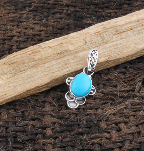 Collar Unisex de Estilo Antiguo del Suroeste con Dijes Vintage de Turquesa Natural, Plata de Ley 925 y Engaste de Bisel Plateado - Product Image 1