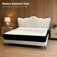 Base de Cama Moderna Tapizada en Color Marfil con Cabecero Ondulado, Panel Acolchado con Diseño de Diamantes, Borde de Colchón Negro Mate, Cama de Madera Sólida