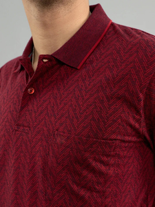 เสื้อโปโลชายสีแดงพิมพ์ลาย แขนสั้น ผ้าถักเนื้อฝ้าย ระบายอากาศได้ดี ทรงปกติ ติดกระดุม ดีไซน์สำหรับใส่ในชีวิตประจำวัน - Product Image 6