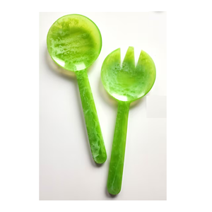 Ensemble de Cuillères à Salade Vertes Marbrées avec Poignées Torsadées, Outils de Salade en Résine Écologique, Lavables au Lave-Vaisselle et Compatibles Micro-Ondes - Product Image 4