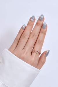Uñas Postizas Medianas Almendradas OEM ODM de Fábrica, Uñas Artificiales Ojo de Gato Azul con Brillo Dorado, Estampado ABS, Venta al por Mayor Personalizada - Product Image 4