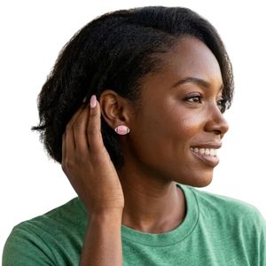 Boucles d'oreilles clous en or 14 carats, motif lettre rose et verte, pour femme, bijoux de mode élégants, inspirés du sport, accessoire cadeau, pour soirée - Product Image 5