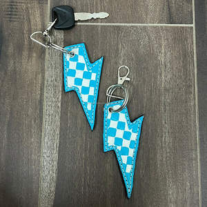 Nouveau porte-clés de luxe personnalisé pour cadeaux d'affaires, commande en gros, porte-clés en cuir à carreaux fait main, porte-clés en forme de foudre - Product Image 4