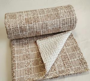 Colcha Kantha de Algodón Puro Hecha a Mano, Estilo Tradicional, Teñida Naturalmente, Manta Bohemia, Lavable, Reversible y Ecológica - Product Image 1