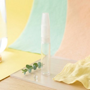 กาวติดเล็บแบบแม่นยำ 2 กรัม สูตร UV แสงอ่อน รับผลิตแบรนด์ส่วนตัว OEM/ODM กาวติดปลายเล็บ - Product Image 4