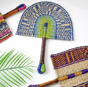 Éventail artisanal en jonc de mer du Vietnam, tissé naturellement, accessoire rafraîchissant, objet décoratif vintage, cadeau - Product Image 2