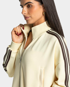 Conjunto Deportivo para Mujer, Chaqueta Corta Amarilla con Cierre y Hombros Caídos, Pantalones Cortos con Rayas, Sudadera con Capucha, Personalizable con Logotipo, Superventas - Product Image 5