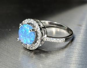 แหวนเงินแท้ชุบโรเดียมประดับโอปอลไฟสีน้ำเงินทรงรัศมี พร้อมประดับเพทาย ดีไซน์หรูหราสำหรับผู้หญิง เหมาะเป็นของขวัญ - Product Image 2