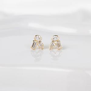 Pendientes de Oro Amarillo de 14K con Diamantes Cultivados en Laboratorio de 1.50ct, Corte Multiforma Pera, Ovalado y Esmeralda, Joyería Elegante de Tres Piedras - Product Image 1