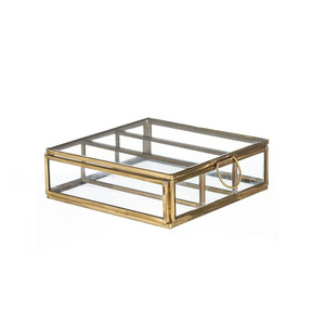 Caja de Joyería de Vidrio con Marco de Latón Dorado, Hecha a Mano, Moderna y Elegante, para Anillos, Aretes y Recuerdos - Product Image 1