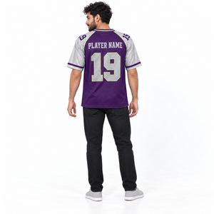 Camiseta Retro de Fútbol Americano Universitario con Letras Clásicas y Mangas a Rayas para Eventos de Antiguos Alumnos, Ligera y Cómoda - Product Image 3