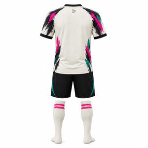 Uniformes de Fútbol Personalizados al por Mayor: Conjunto de Uniforme de Fútbol para Hombre en Poliéster Transpirable con Cuello en V y MOQ Bajo |   Jersey Deportivo de Verano OEM - Product Image 3