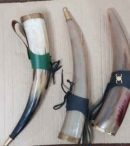 Cuerno natural para beber Vikingo con soporte de cuero, hecho a mano, pulido, de cuerno de buey, duradero, a prueba de fugas, de la India. - Product Image 4