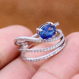 Bague Statement en Or Blanc Massif 18 carats avec Saphir Bleu Naturel Oval et Pavé de Diamants Multi-rangs, Bijoux Fins Memoria Jewels - Product Image 6