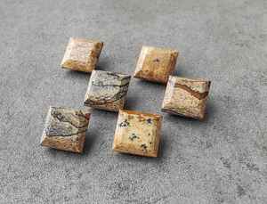 บิสกิตแจสเปอร์ทรงสี่เหลี่ยมธรรมชาติ คุณภาพการเจียระไนแบบเหลี่ยมคม  จิวเวลรี่พลอยหลวมที่ผ่านการปรับขนาดแล้ว - Product Image 4