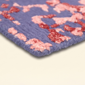 Alfombra de Lana Gruesa Tejida a Mano en Azul Índigo y Rojo, Alfombra Moderna con Borde Desgastado, Ecológica y Antideslizante para Sala de Estar - Product Image 5