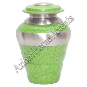 Urna de cremación de aluminio moderna con artesanía detallada Urna de tributo elegante de Axiom Home Accents - Product Image 4