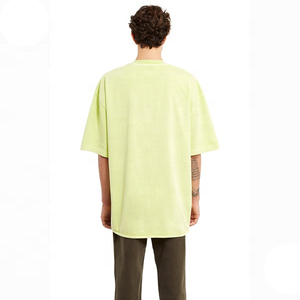 Camiseta Unisex Ligera 100% Algodón de Alta Calidad con Cuello Alto, Estilo Oversize, para Hombre, Personalizable con Logotipo Serigrafiado - Product Image 2