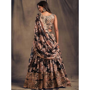 Lehenga choli เทศกาลผ้าโปร่งพิมพ์ลายดอกไม้สีดำ - Product Image 4