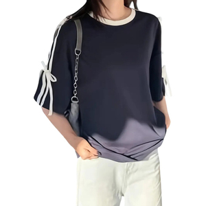 Camiseta de manga corta para mujer, color morado con rayas blancas y diseño de lazo, camiseta ligera para uso informal, top cómodo y elegante - Product Image 1