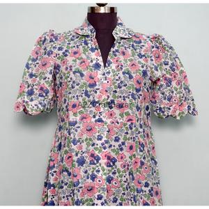 Vestidos midi casuales de punto con cuello en V estilo canguro de diseñador indio para mujer, ecológicos, lavables, con estampado floral y decoración de botones. - Product Image 2