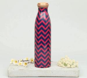 Bouteille d'eau en cuivre rouge et bleue à motif chevron, design zigzag, bouteille ayurvédique, anti-fuite, réutilisable, bouteille de voyage - Product Image 2